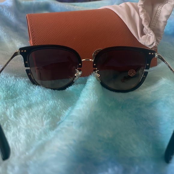 Tory Burch sunglasses - Picture 3 of 3